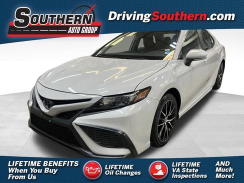Used 2024 Toyota Camry SE FWD image 1