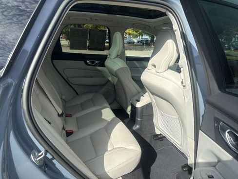 Used 2023 Volvo XC60 T8 Ultimate image 12