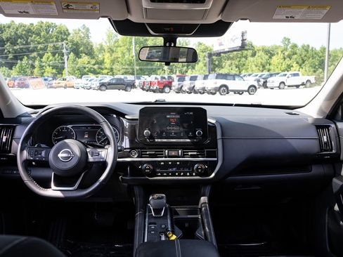 Used 2022 Nissan Pathfinder SV FWD image 20