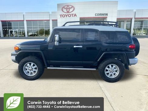 Used 2013 Toyota FJ Cruiser 4WD w/ Convenience Pkg image 2