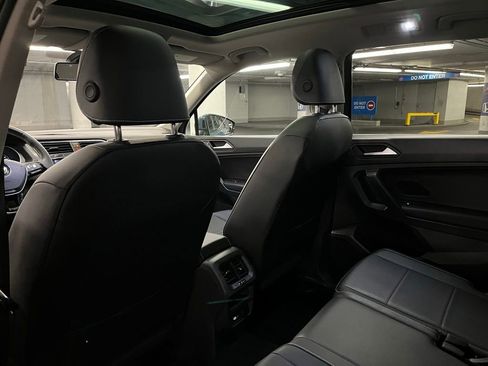Used 2021 Volkswagen Tiguan SE w/ Panoramic Sunroof Package image 22