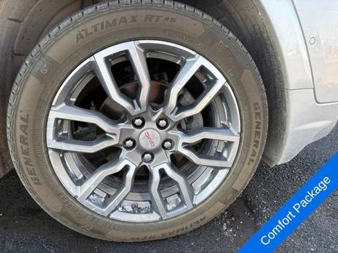 Used 2022 GMC Terrain Denali w/ Denali Premium Package AWD/4WD image 10