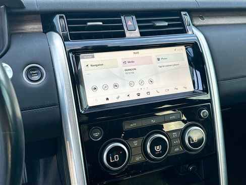 Used 2019 Land Rover Discovery HSE image 13