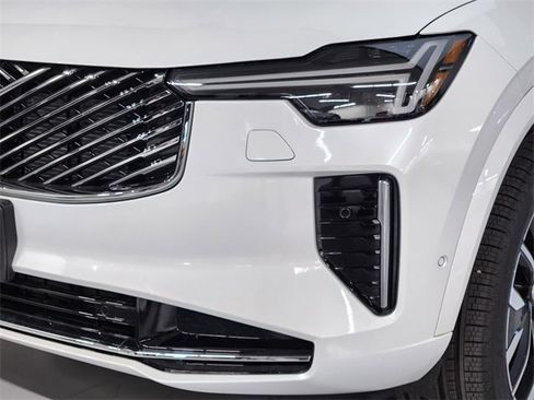 New 2025 Volvo XC90 B6 Plus w/ Protection Package Premier image 12