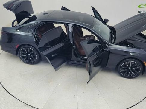 Used 2025 BMW i7 eDrive50 w/ M Sport Package RWD image 82
