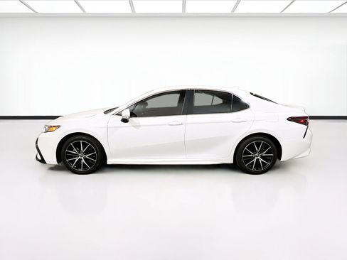 Used 2024 Toyota Camry SE FWD image 21