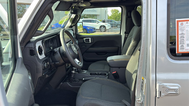 Used 2024 Jeep Wrangler Unlimited Sahara w/ Safety Group AWD/4WD image 9