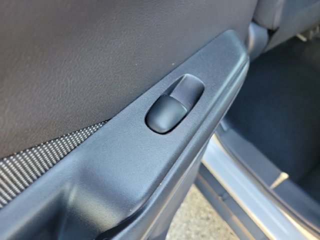 Used 2020 Nissan Kicks S FWD image 12
