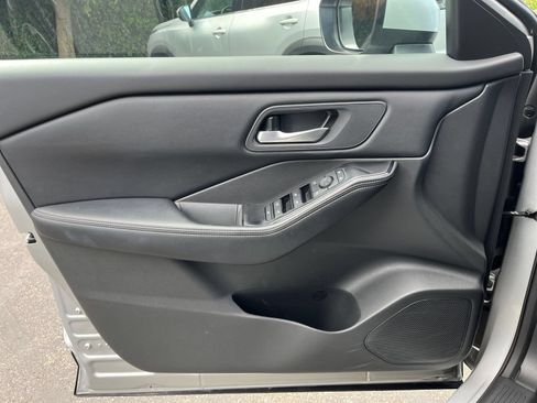 Used 2025 Nissan Rogue SV FWD image 18