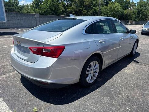 Used 2018 Chevrolet Malibu LT FWD image 2