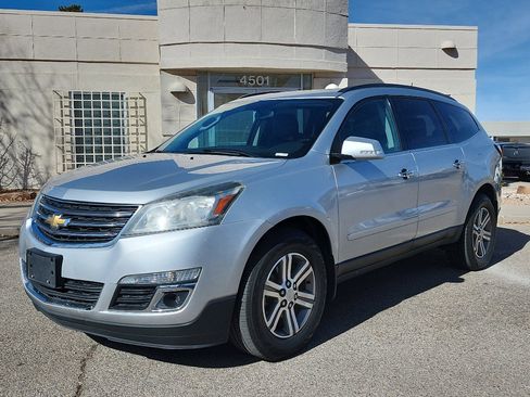 Used 2016 Chevrolet Traverse LT image 1