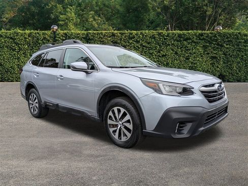 Used 2022 Subaru Outback Premium image 2