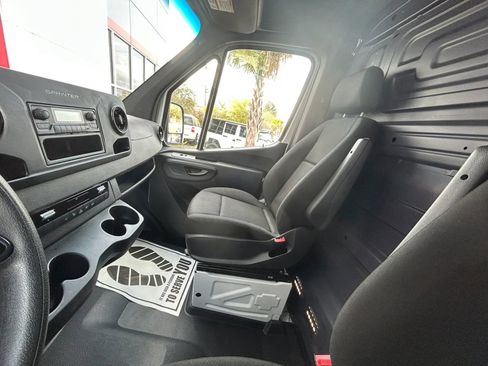 Used 2023 Mercedes-Benz Sprinter 2500 image 12