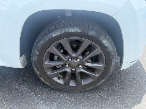 Used 2019 Jeep Grand Cherokee High Altitude RWD image 9