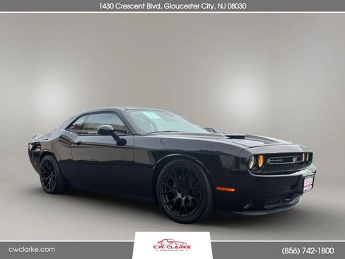 Used 2015 Dodge Challenger R/T Plus image 4
