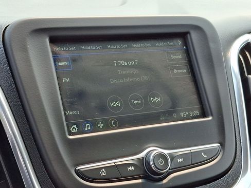 Used 2019 Chevrolet Equinox LT FWD image 17
