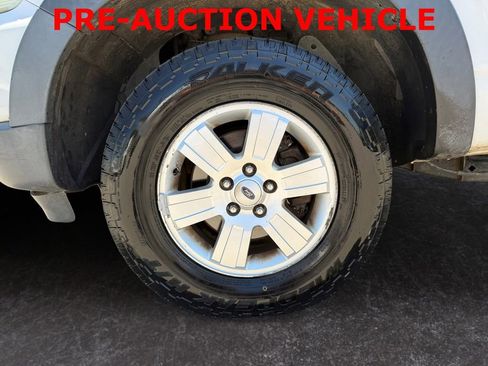 Used 2007 Ford Explorer Sport Trac XLT AWD/4WD image 9