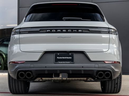 Certified 2026 Porsche Cayenne AWD/4WD image 10