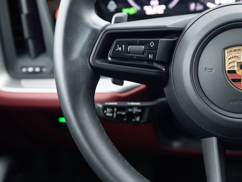 Certified 2025 Porsche Cayenne E-Hybrid Coupe AWD/4WD image 15