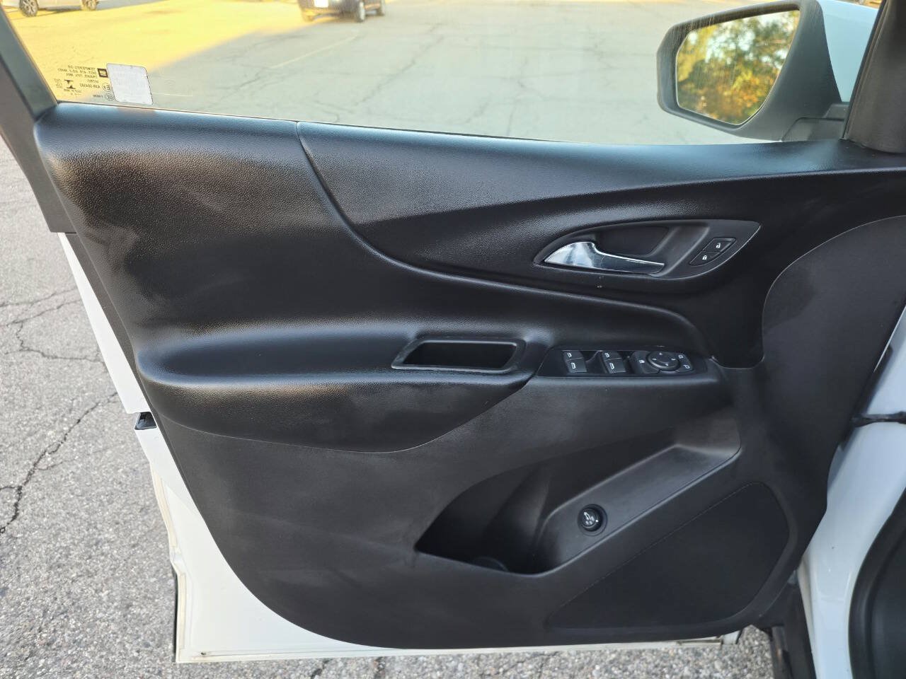 Used 2019 Chevrolet Equinox LT w/ Driver Convenience Package FWD image 10