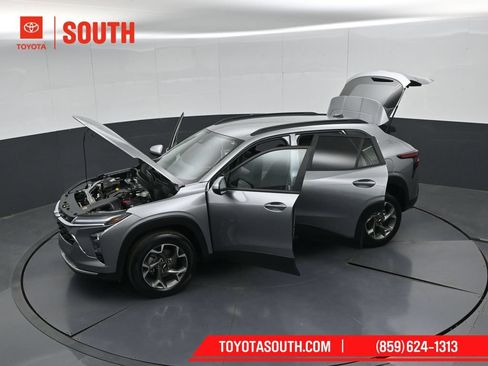 Used 2025 Chevrolet Trax LT w/ LT Convenience Package FWD image 52