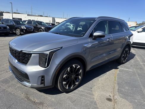 Certified 2025 Kia Sorento EX w/ Panoramic Sunroof Package image 3