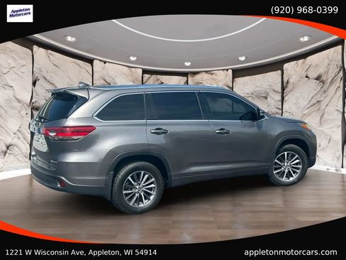 Used 2018 Toyota Highlander XLE AWD/4WD image 8