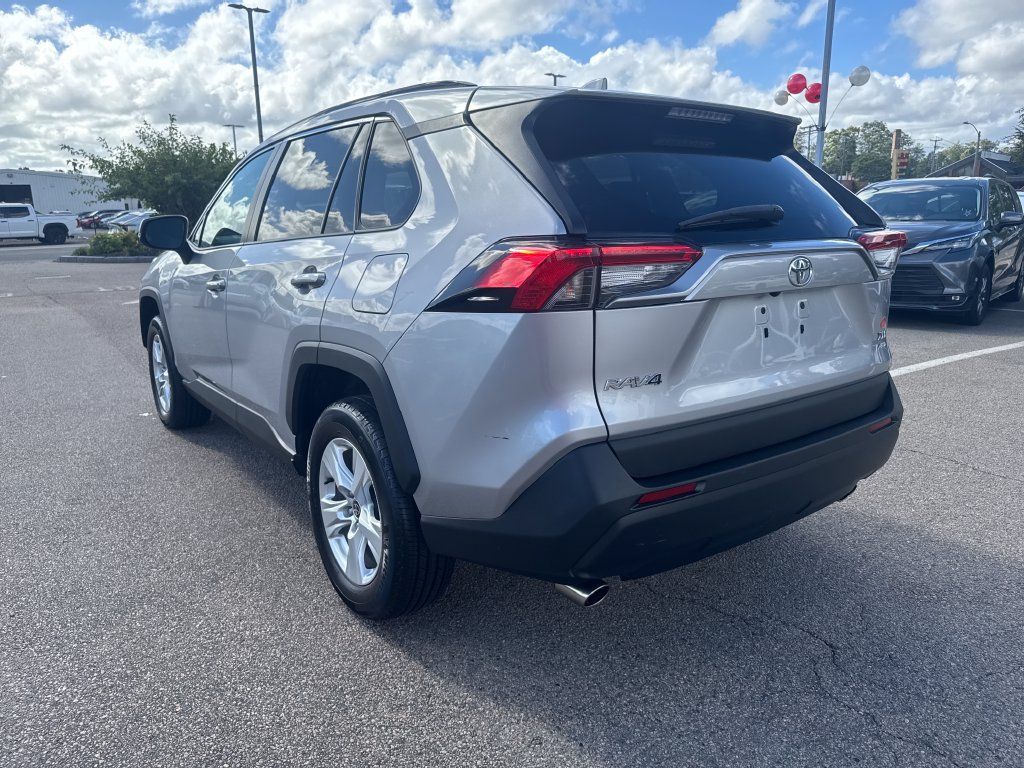 Used 2021 Toyota RAV4 XLE w/ Convenience Package AWD/4WD image 5