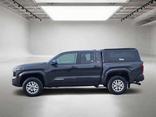 Used 2024 Toyota Tacoma SR5 AWD/4WD image 2