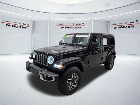 Used 2025 Jeep Wrangler Unlimited Sahara AWD/4WD image 2
