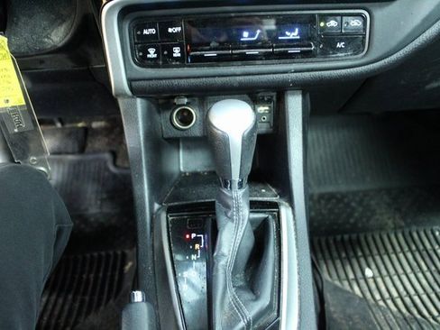 Used 2018 Toyota Corolla LE image 15