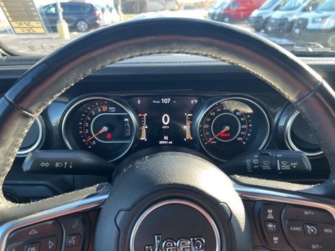 Used 2020 Jeep Wrangler Unlimited Sahara image 17