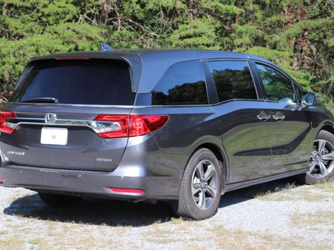 Used 2018 Honda Odyssey Touring image 3