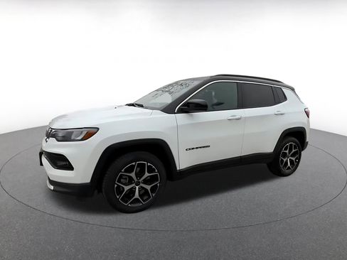 Used 2025 Jeep Compass Limited image 8