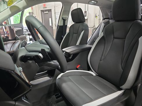 Used 2025 Buick Envision Sport Touring AWD/4WD image 18