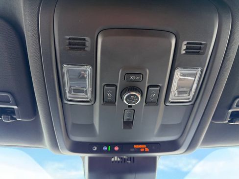 Used 2025 Chevrolet Suburban High Country AWD/4WD image 33
