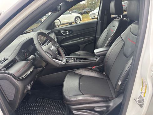 Used 2025 Jeep Compass Trailhawk image 25