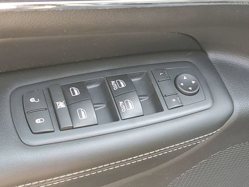 Used 2017 Jeep Grand Cherokee Limited AWD/4WD image 17