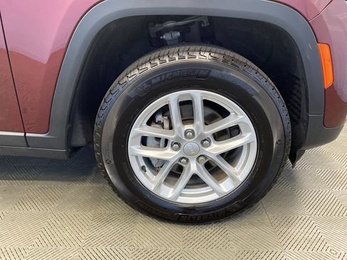 Certified 2024 Jeep Grand Cherokee Laredo X image 42