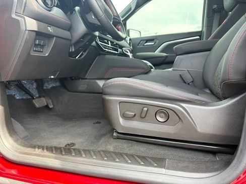 Used 2024 Chevrolet Colorado Z71 w/ Z71 Convenience Package 2 AWD/4WD image 14