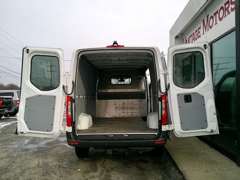 Used 2019 Mercedes-Benz Sprinter 144 image 7