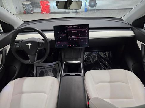 Used 2021 Tesla Model Y Long Range AWD/4WD image 38