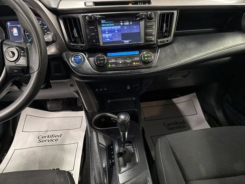 Used 2018 Toyota RAV4 LE AWD/4WD image 19