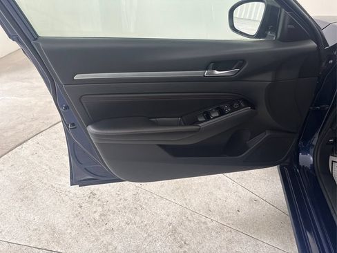 Used 2023 Nissan Altima 2.5 SR FWD image 30