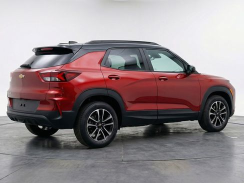 Used 2025 Chevrolet TrailBlazer LT image 9