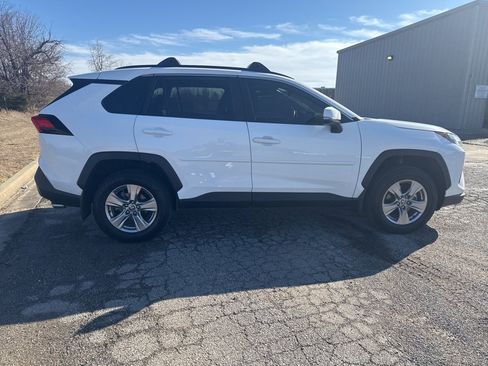 Used 2022 Toyota RAV4 XLE image 7