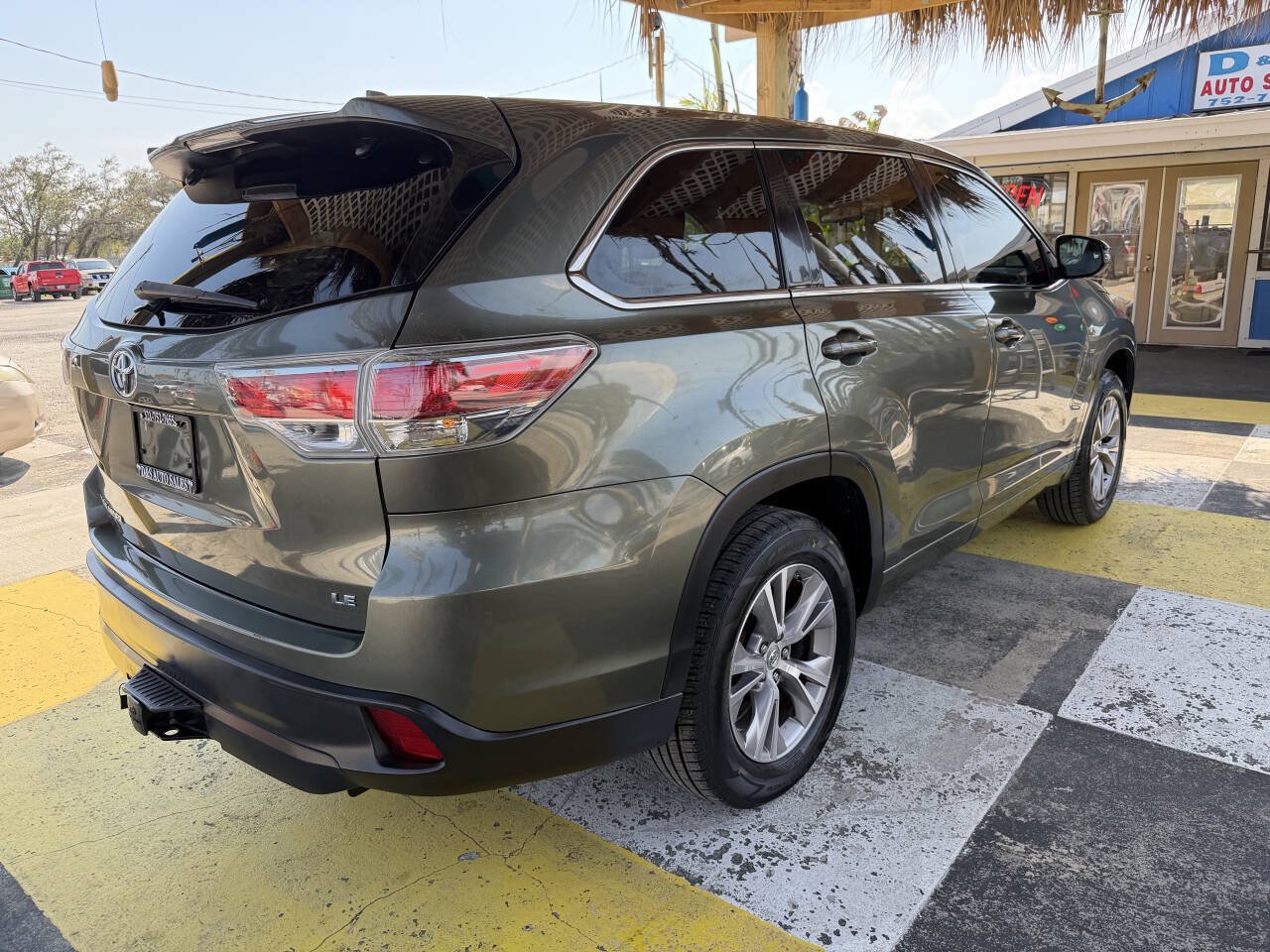Used 2015 Toyota Highlander Plus FWD image 5