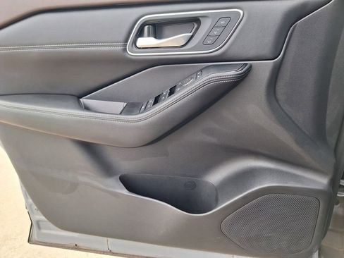 Used 2021 Nissan Rogue Platinum FWD image 22