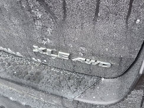 Used 2019 Toyota Highlander XLE image 9