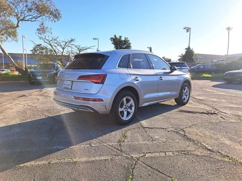 Used 2023 Audi Q5 2.0T Premium w/ Convenience Package image 3